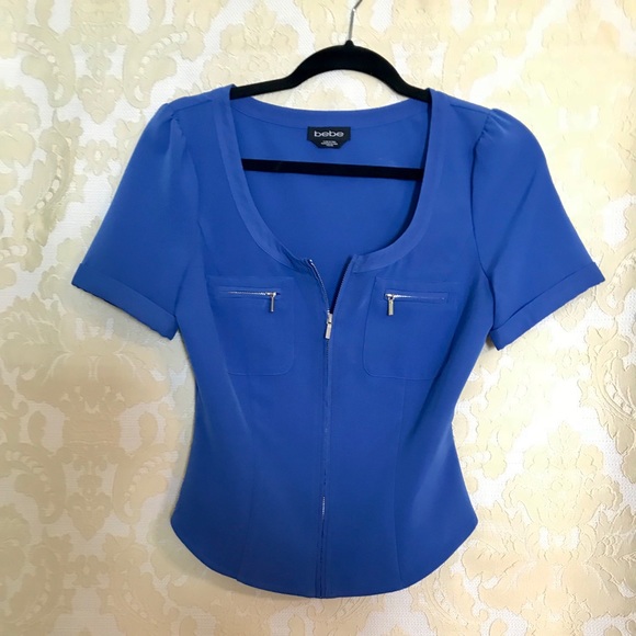 Tops - Pretty zipper front blouse - size xs